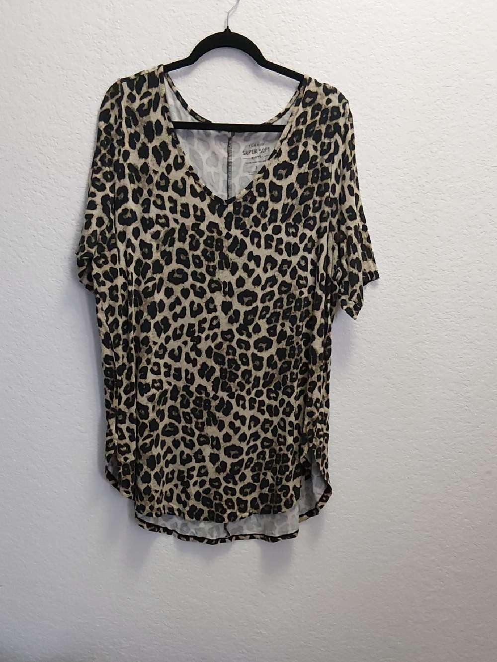 torrid Leopard Print V-Neck Short Sleeve Top - Beige & Black